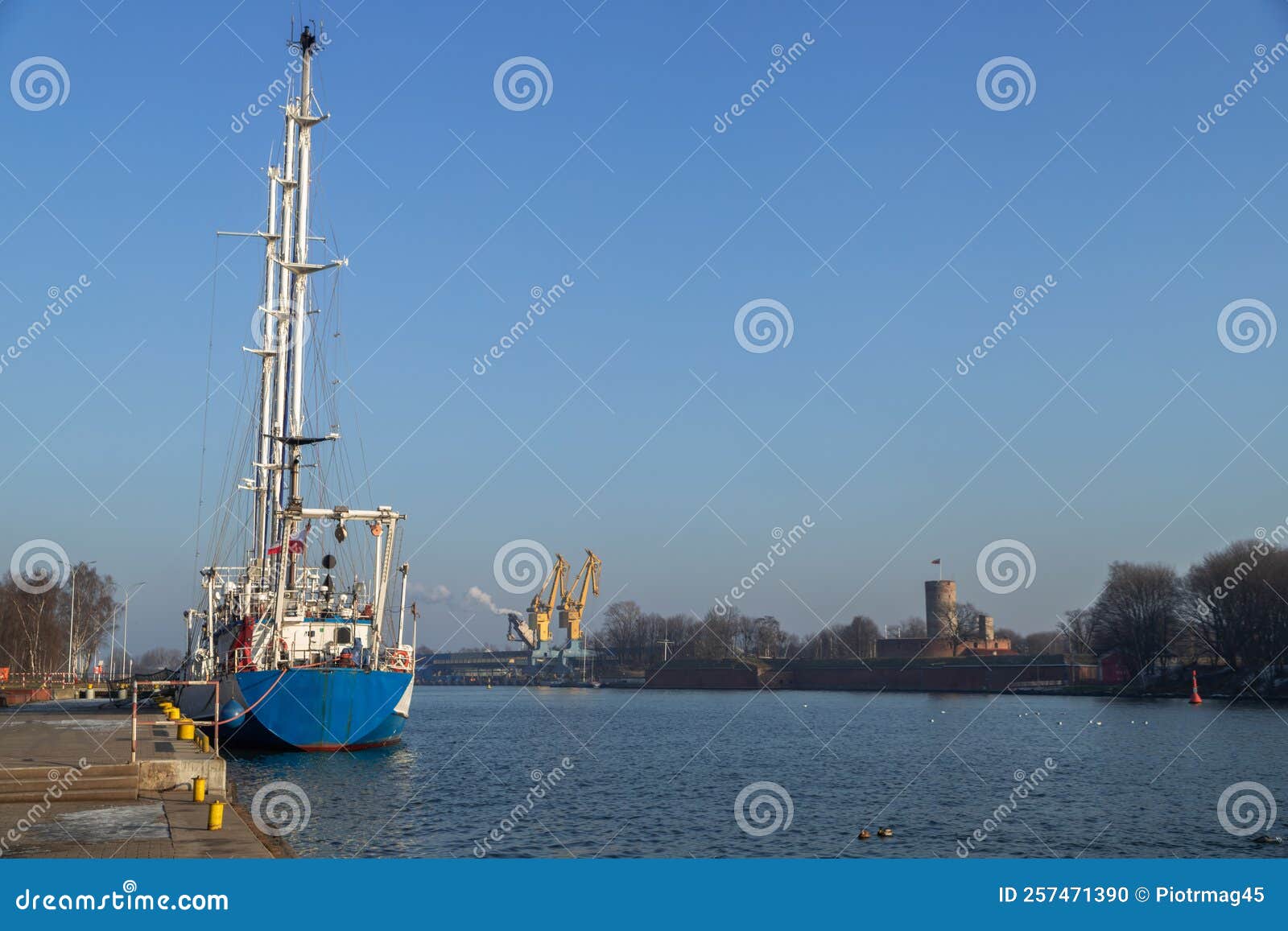 sailing yacht moored in front of the wisÃâoujÃâºcie fortress in gdansk